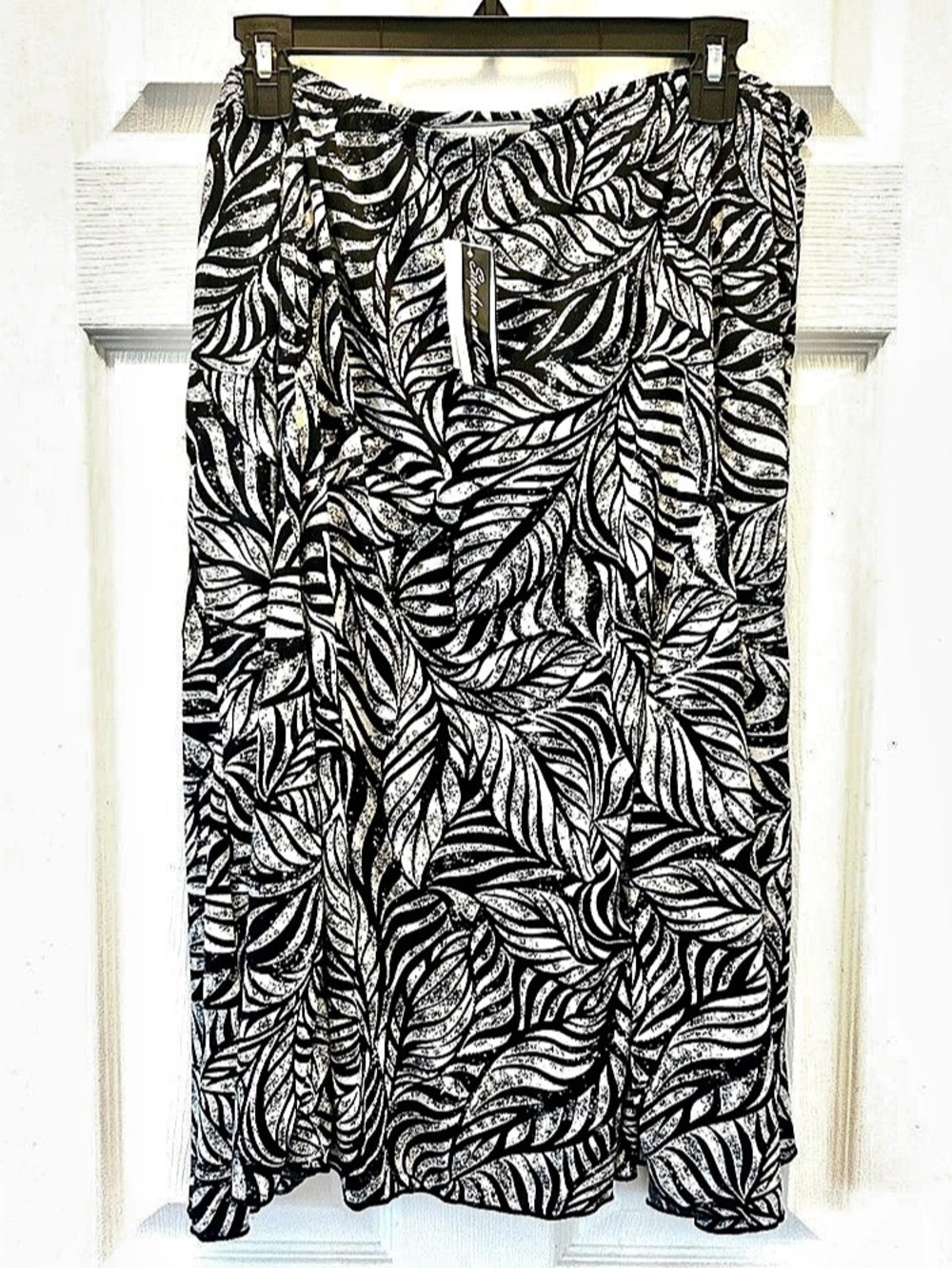 Maxi Floral Skirt Women’s 1X Plus Black White A-Line Pull On NWT